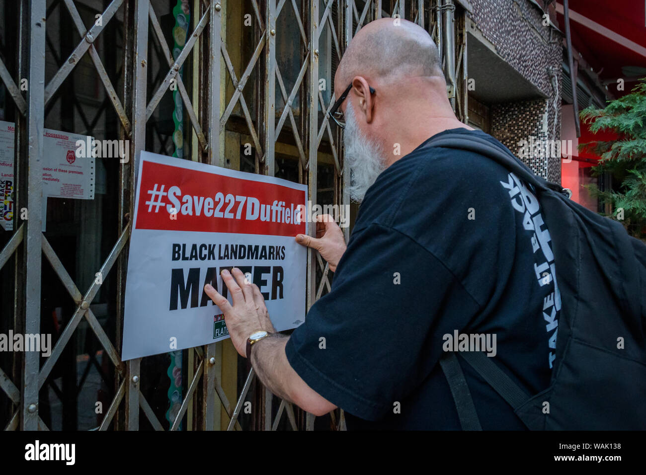 Brooklyn, Stati Uniti. 20 agosto 2019. Membri della Brooklyn-wide anti-gruppo di gentrification parità per Flatbush ha organizzato un raduno di emergenza su agosto 20, 2019 per fermare la demolizione della residenza a 227 Duffield Street, l'ultimo permanente storia nera pietra miliare sulla verità posto nel centro di Brooklyn. (Foto di Erik McGregor/Pacific Stampa) Credito: Pacific Press Agency/Alamy Live News Foto Stock