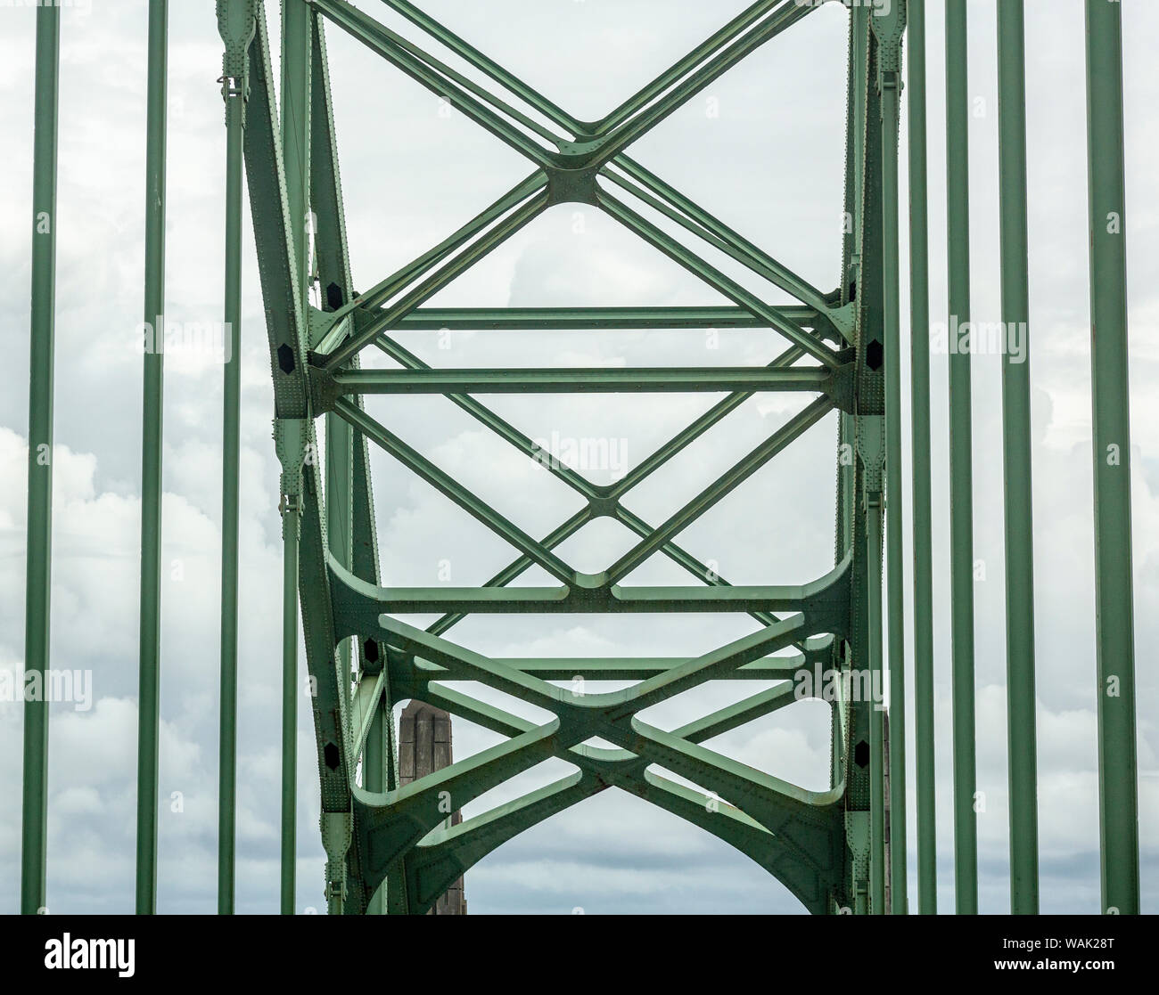 Stati Uniti d'America, Oregon, Newport. Yaquina Bay Bridge struttura di supporto. Credito come: Wendy Kaveney Jaynes / Galleria / DanitaDelimont.com Foto Stock