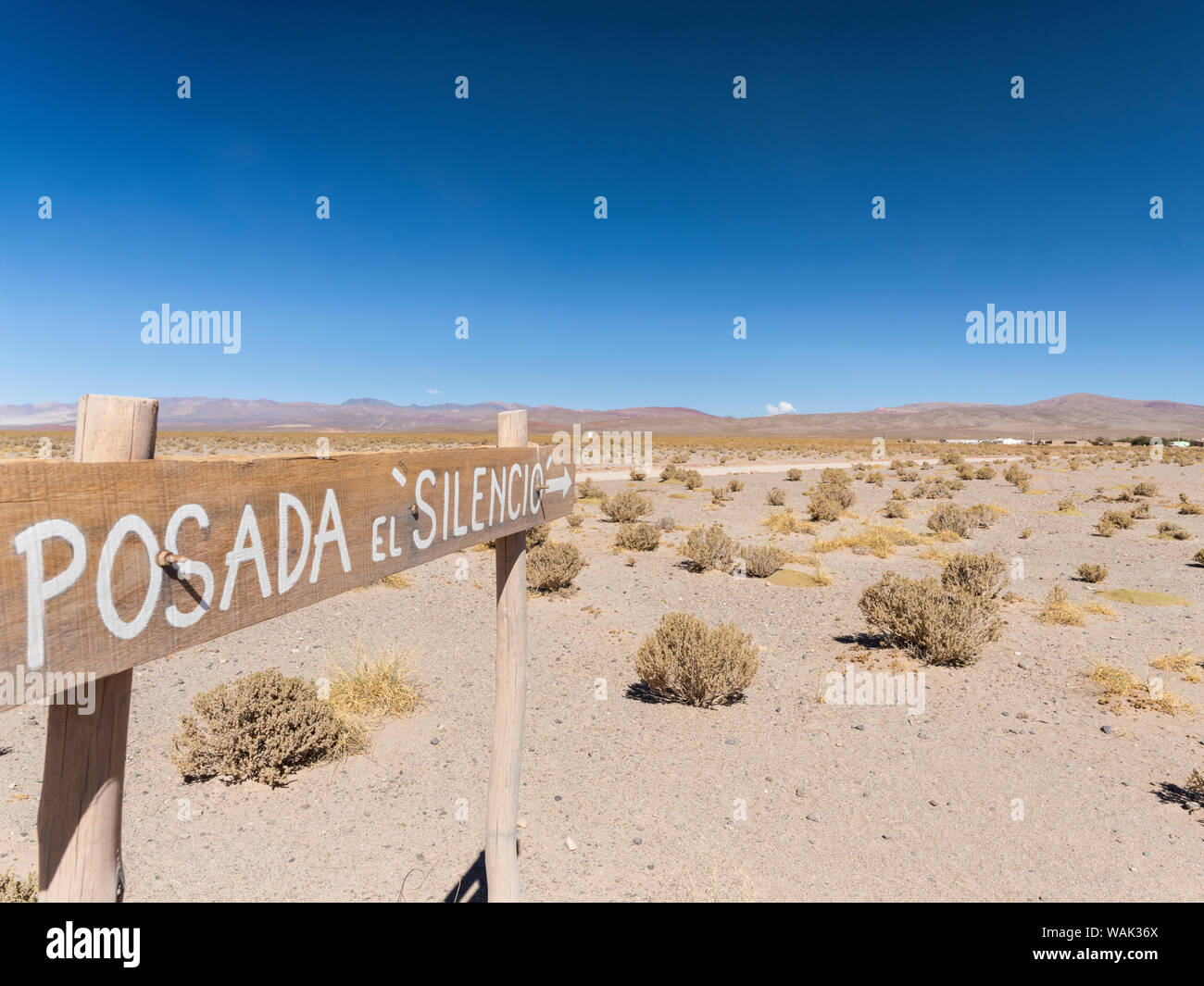 Posada del Silencio, segno vicino a via a Salinas Grandes nel Altiplano di Argentina e Sud America. (Solo uso editoriale) Foto Stock