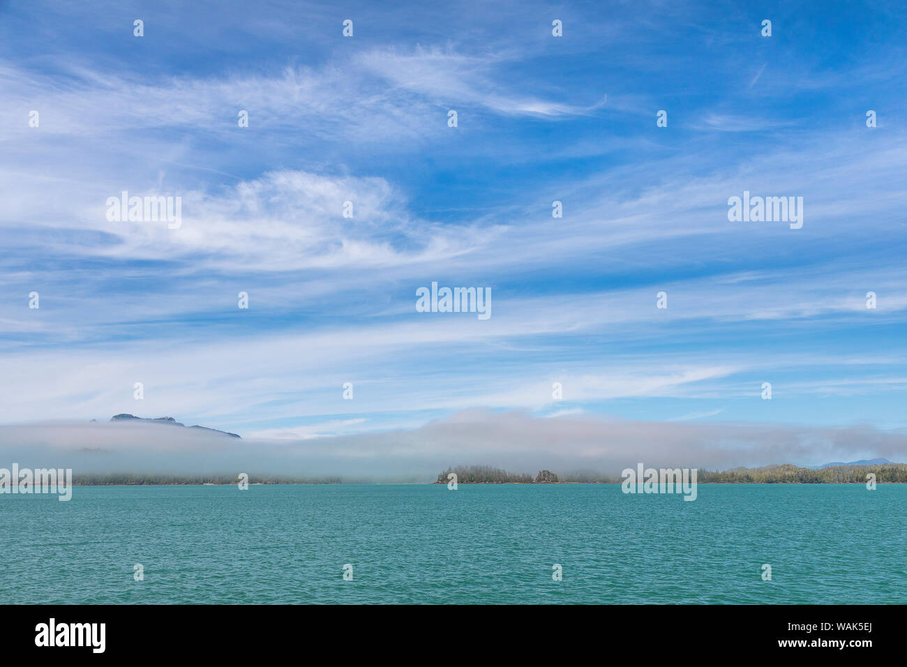 Stati Uniti d'America, Alaska, Craig. Nebbia sul golfo di Esquibel. Credito come: Don Paulson Jaynes / Galleria / DanitaDelimont.com Foto Stock