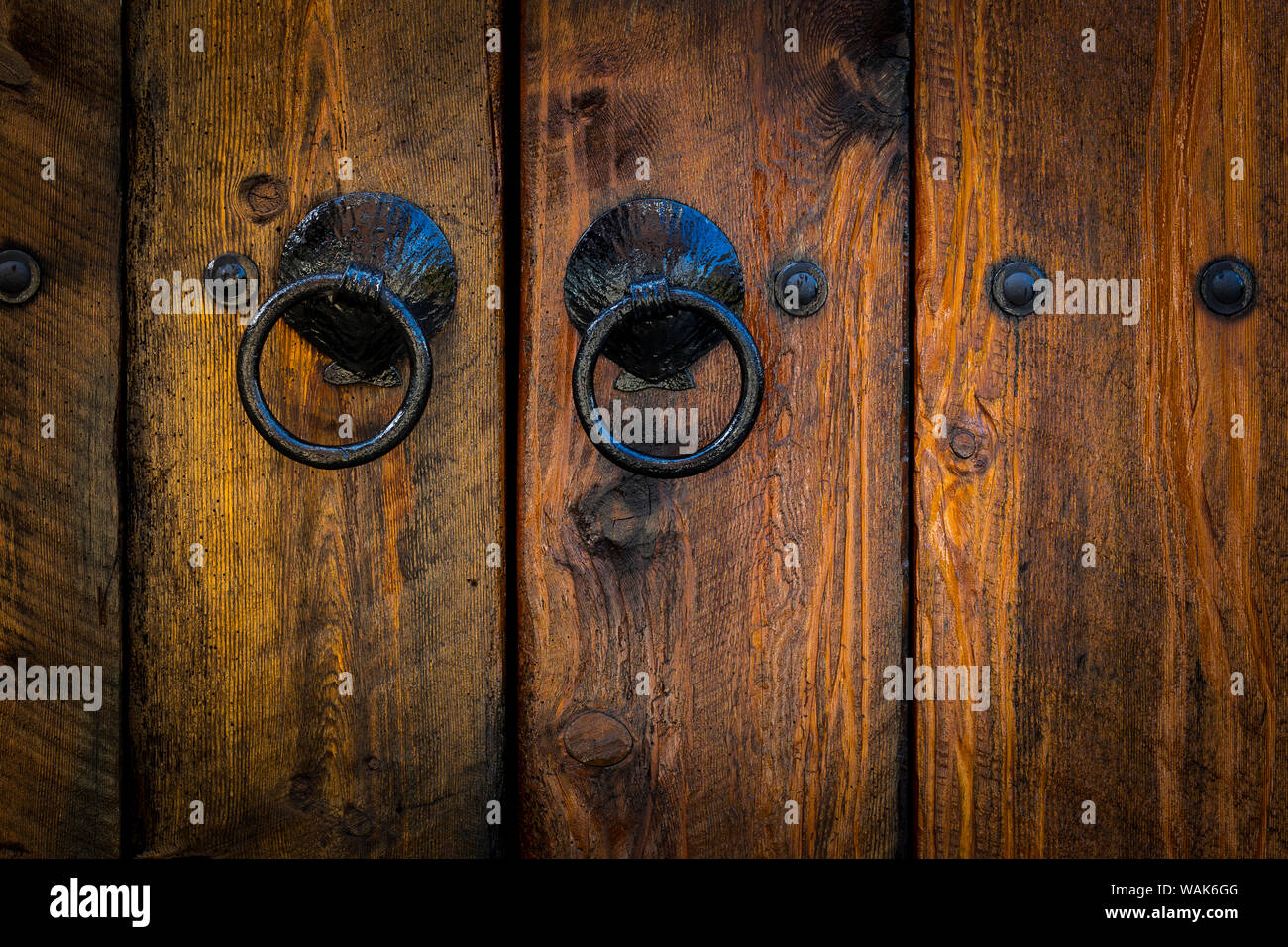 Stati Uniti d'America, nello Stato di Washington, Port Townsend. Porta di legno di close-up. Credito come: Don Paulson Jaynes / Galleria / DanitaDelimont.com Foto Stock