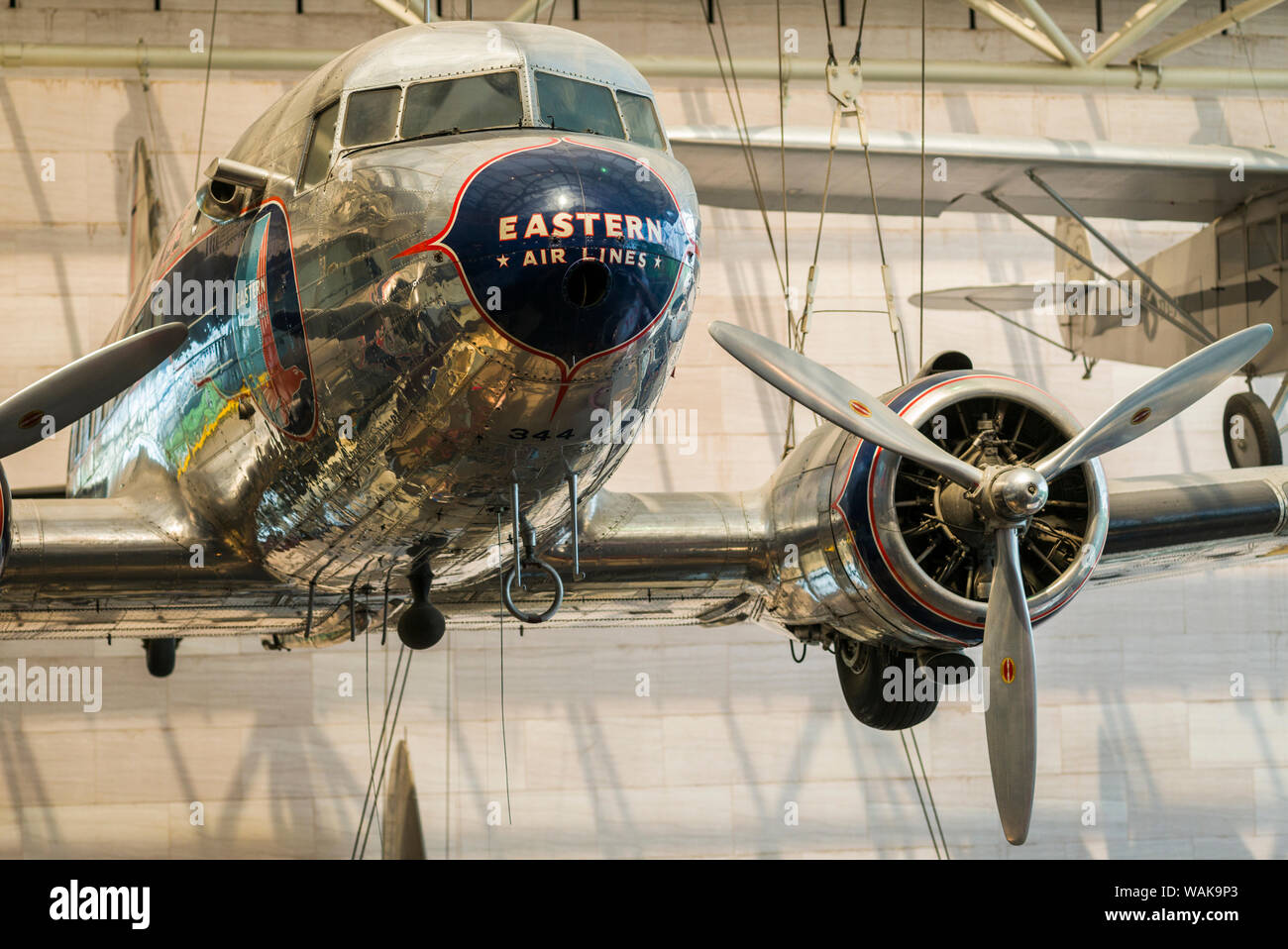 Stati Uniti d'America, Washington D.C. Museo Nazionale dell'aria e dello spazio, pionieri del volo, 1930 DC-3 aereo di linea (solo uso editoriale) Foto Stock