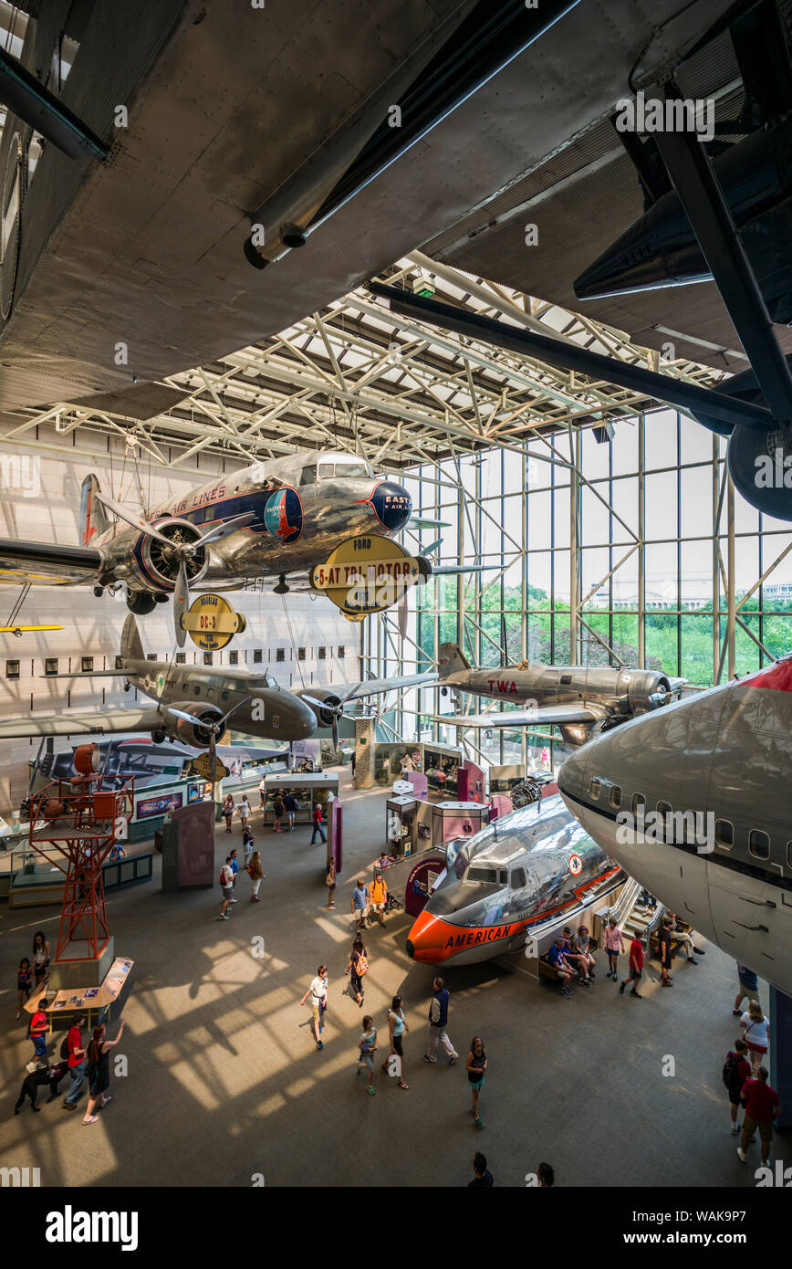 Stati Uniti d'America, Washington D.C. Museo Nazionale dell'aria e dello spazio, pionieri del volo, 1930 DC-3 aereo di linea (solo uso editoriale) Foto Stock