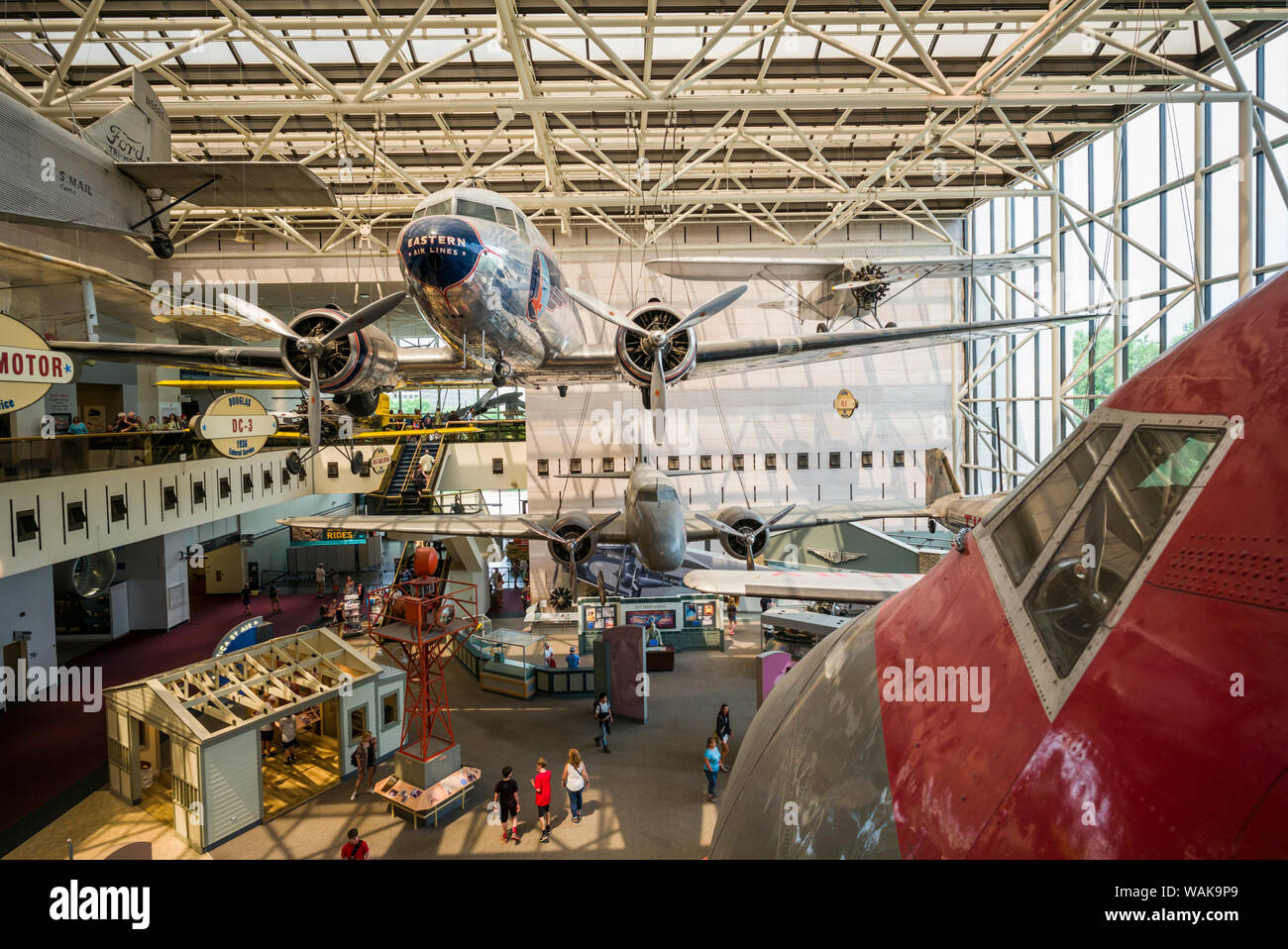 Stati Uniti d'America, Washington D.C. Museo Nazionale dell'aria e dello spazio, pionieri del volo, 1930 DC-3 aereo di linea (solo uso editoriale) Foto Stock