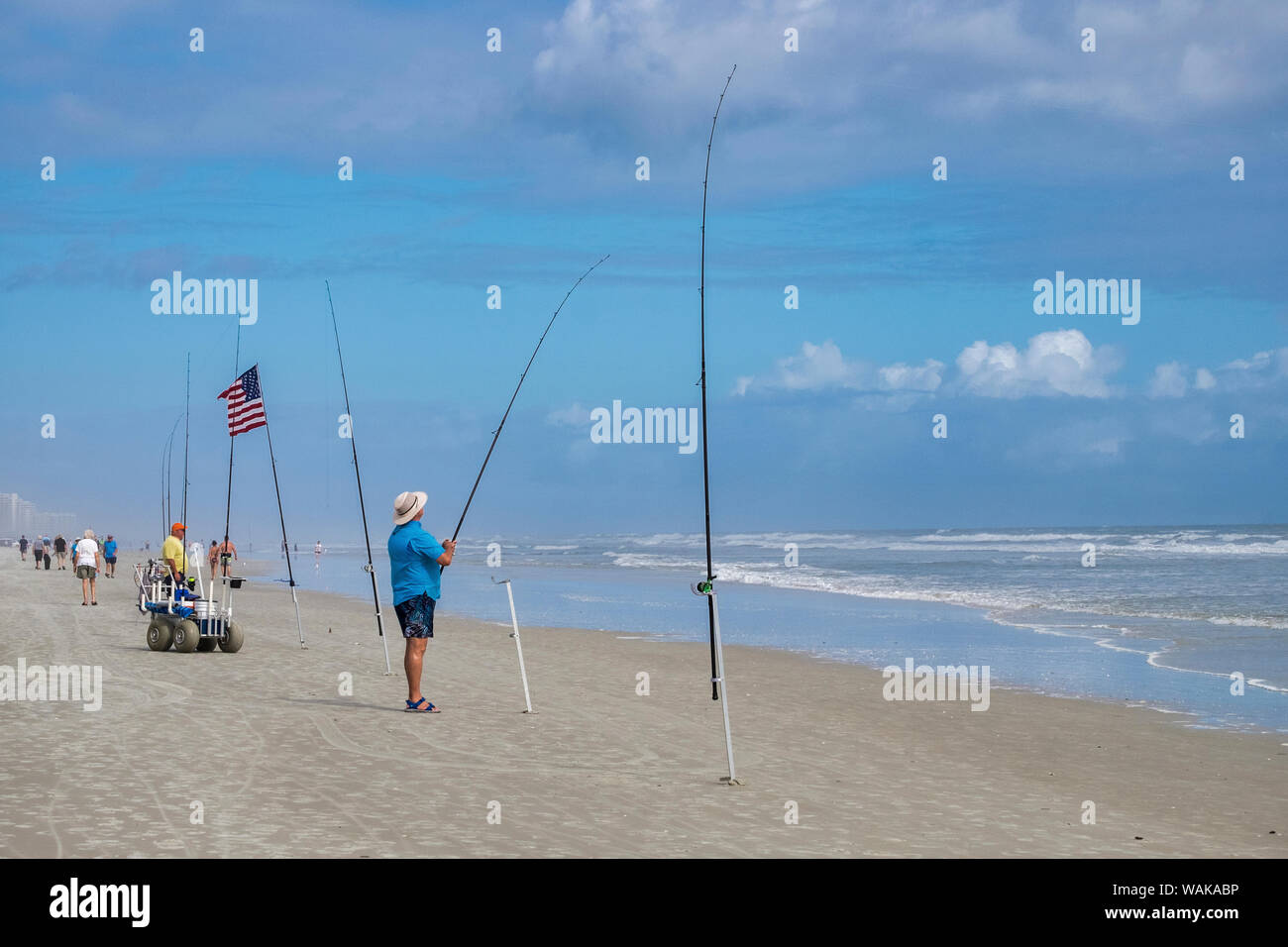 Di pescatori lungo la spiaggia, New Smyrna Beach, Florida, Stati Uniti d'America Foto Stock