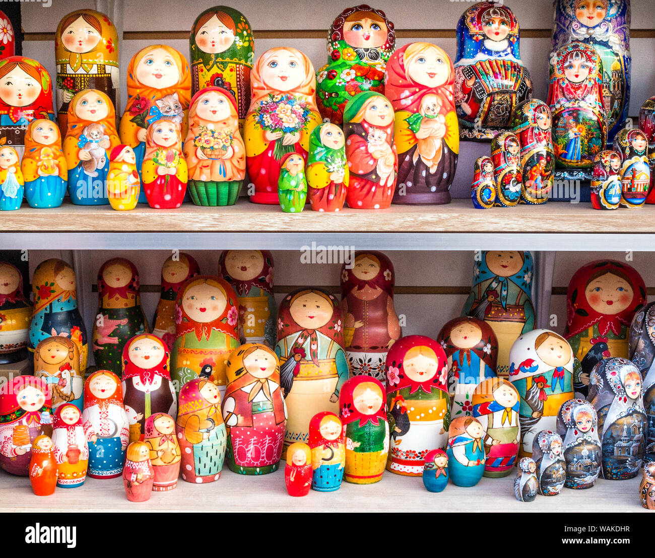 Tradizionale russo bambole di nidificazione o matrioska, in vendita a San Pietroburgo - Russia Foto Stock