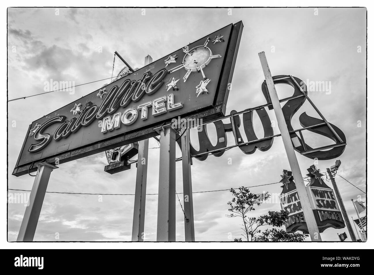 Stati Uniti d'America, New Jersey, Wildwoods. Anni Cinquanta Doo-Wop architettura, vecchio motel neon segni visualizzati su Ocean Avenue Foto Stock