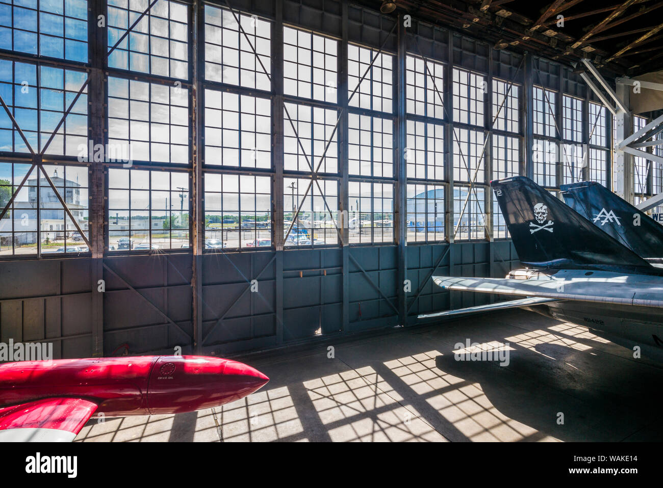 Stati Uniti d'America, New Jersey, Rio Grande. Naval Air Station Wildwood Aviation Museum, US Navy jet fighters in hangar (solo uso editoriale) Foto Stock