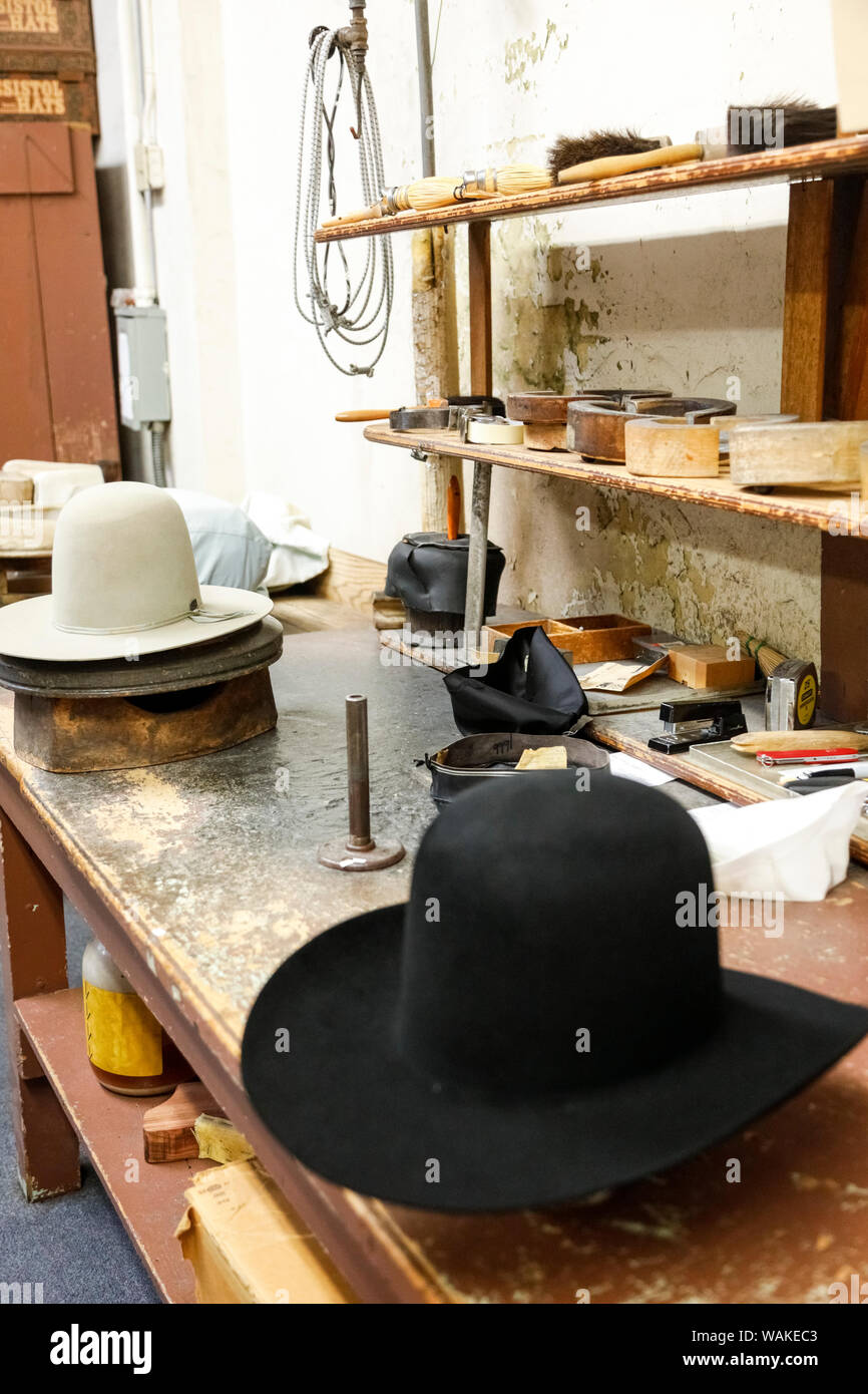 Albuquerque, Nuovo Messico, Stati Uniti d'America. Route 66, western hat maker Foto Stock