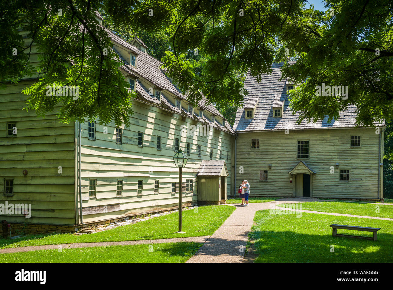 Stati Uniti d'America, Pennsylvania Dutch Country. Chiostro Ephrata, monastero fondato da luterano tedesco Pietist Conrad Beissel nel 1732. Sorella di Saron, della casa e del Saal, meeting house. Foto Stock
