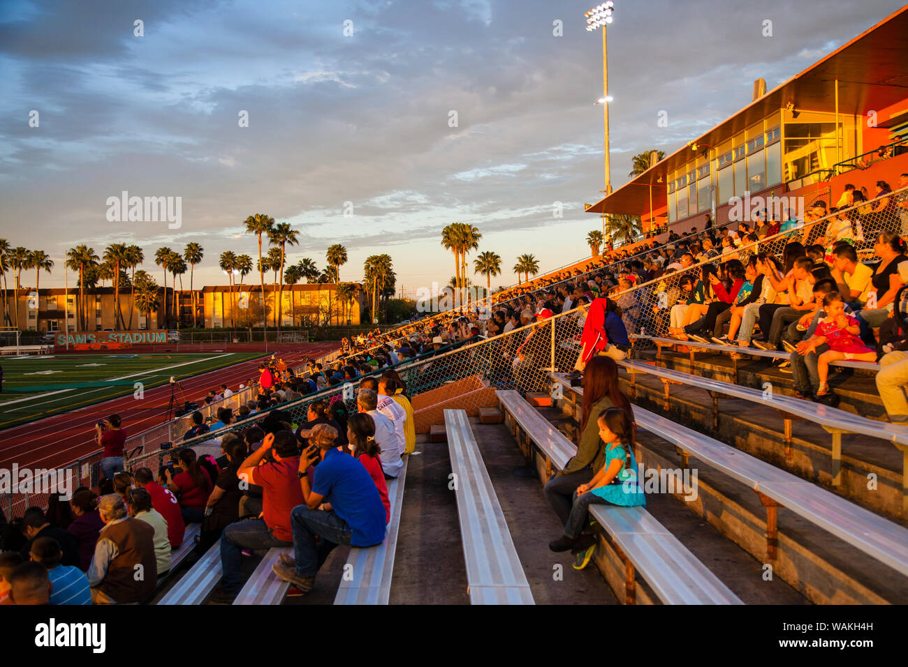 Stadio di calcio al tramonto. (Solo uso editoriale) Foto Stock
