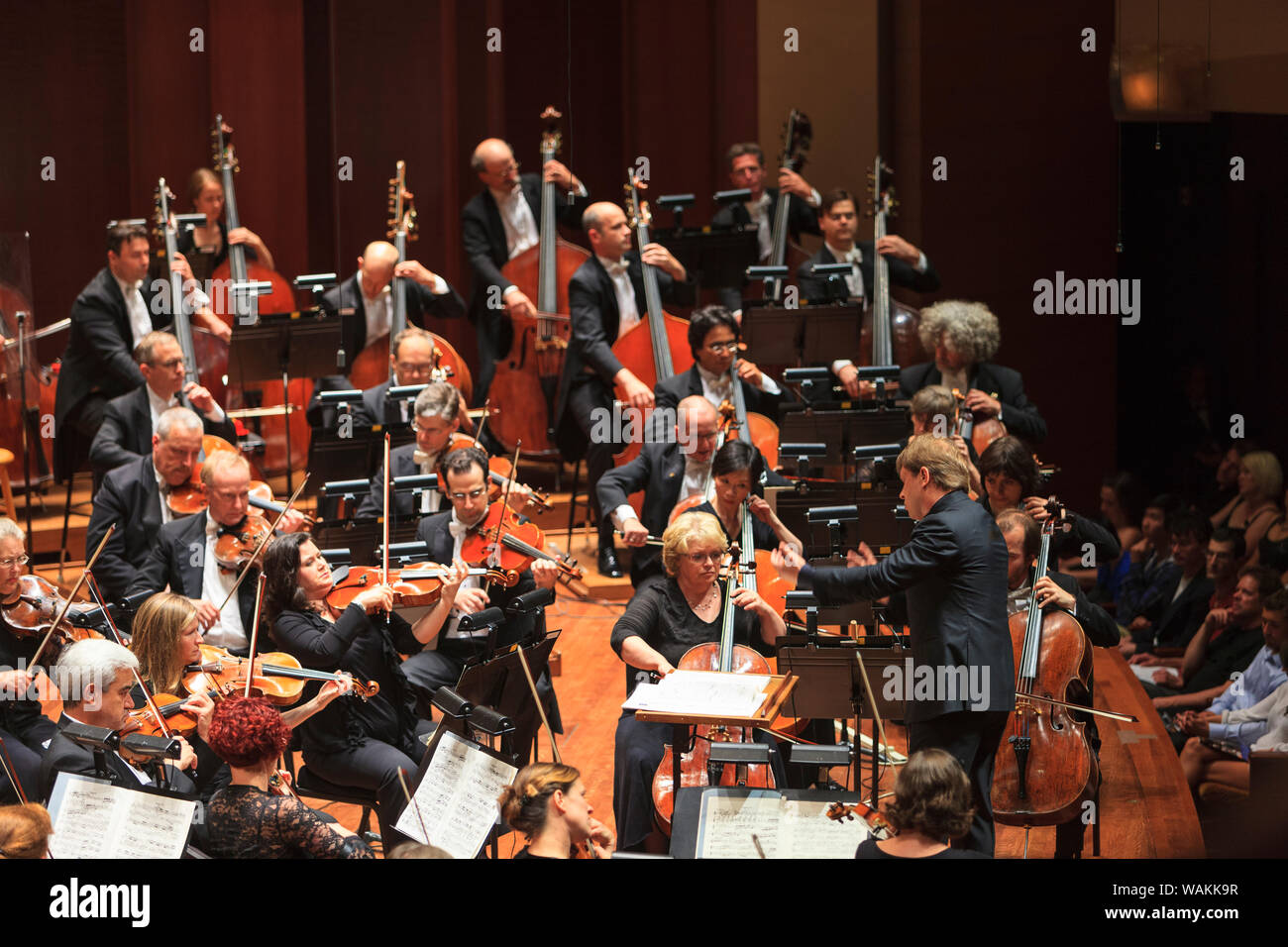 Seattle Symphony effettuando in corrispondenza alla Benaroya Hall di Seattle, nello Stato di Washington, USA (solo uso editoriale) Foto Stock