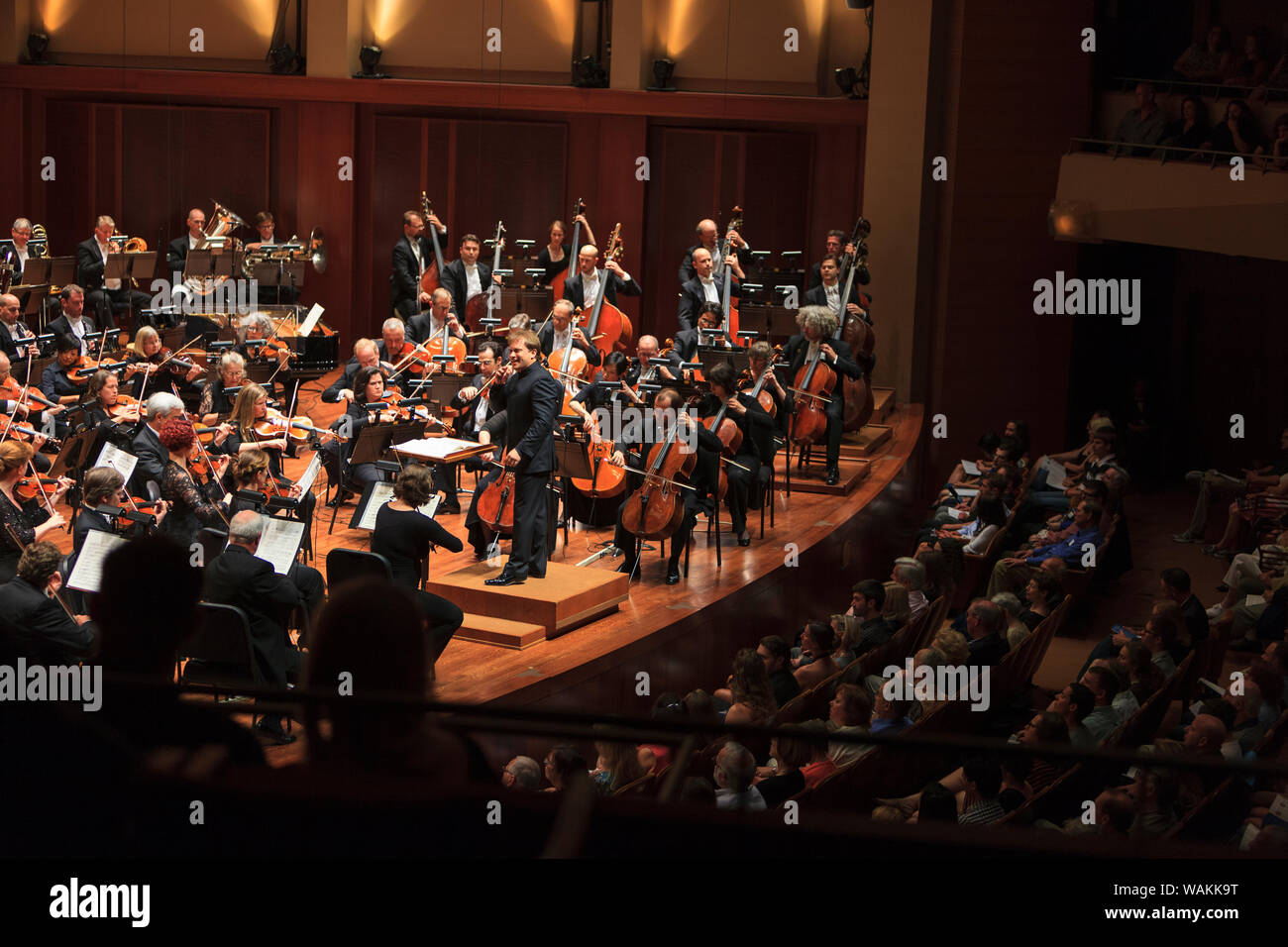 Seattle Symphony effettuando in corrispondenza alla Benaroya Hall di Seattle, nello Stato di Washington, USA (solo uso editoriale) Foto Stock