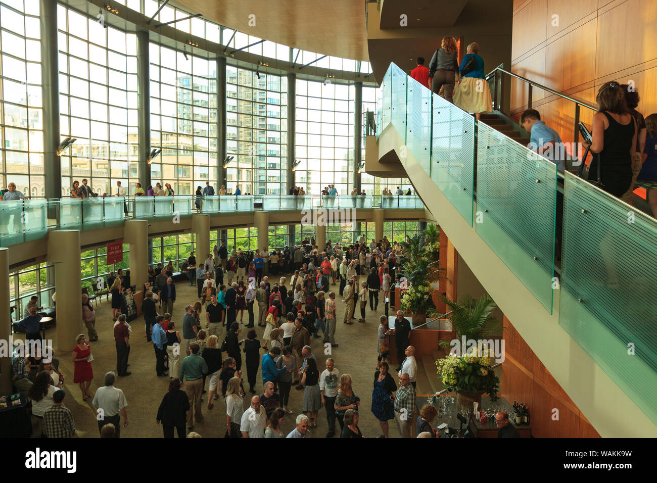 Seattle Symphony effettuando in corrispondenza alla Benaroya Hall di Seattle, nello Stato di Washington, USA (solo uso editoriale) Foto Stock