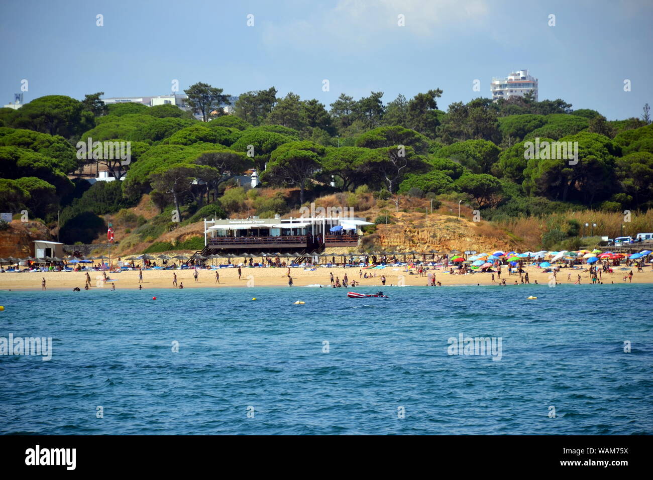 La spiaggia di Santa Eulália, Albufeira Algarve estate Foto Stock