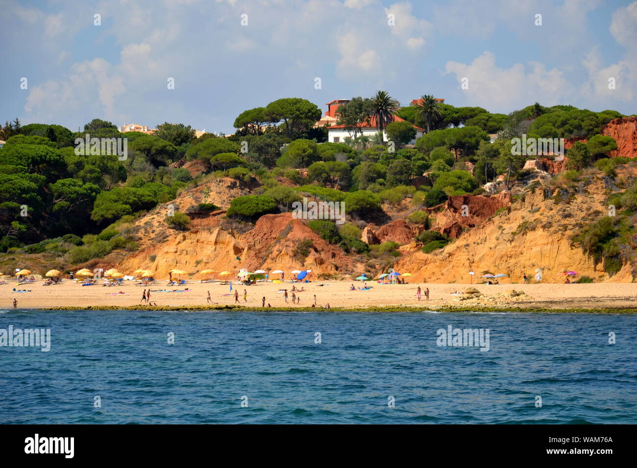 La spiaggia di Santa Eulália, Albufeira Algarve estate Foto Stock
