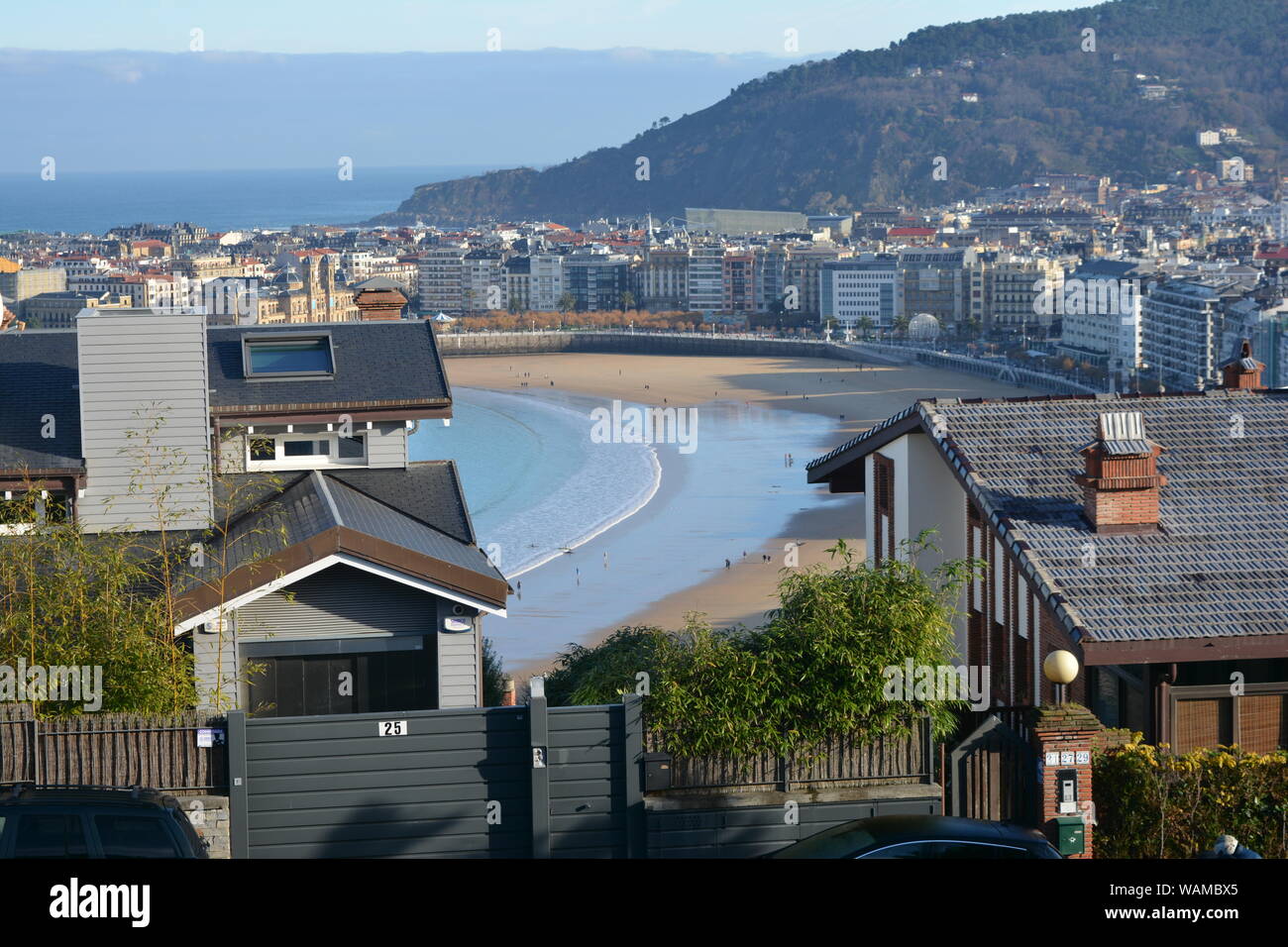 Bellissima vista della spiaggia di Ondarreta, San Sebastian, Spagna Foto Stock