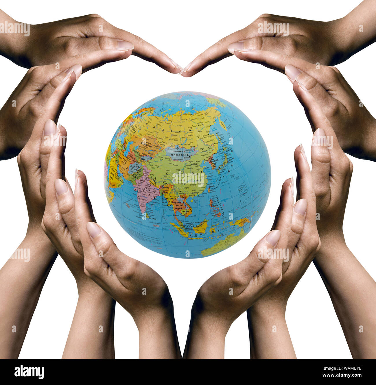 Le mani delle persone salvano la terra Foto Stock