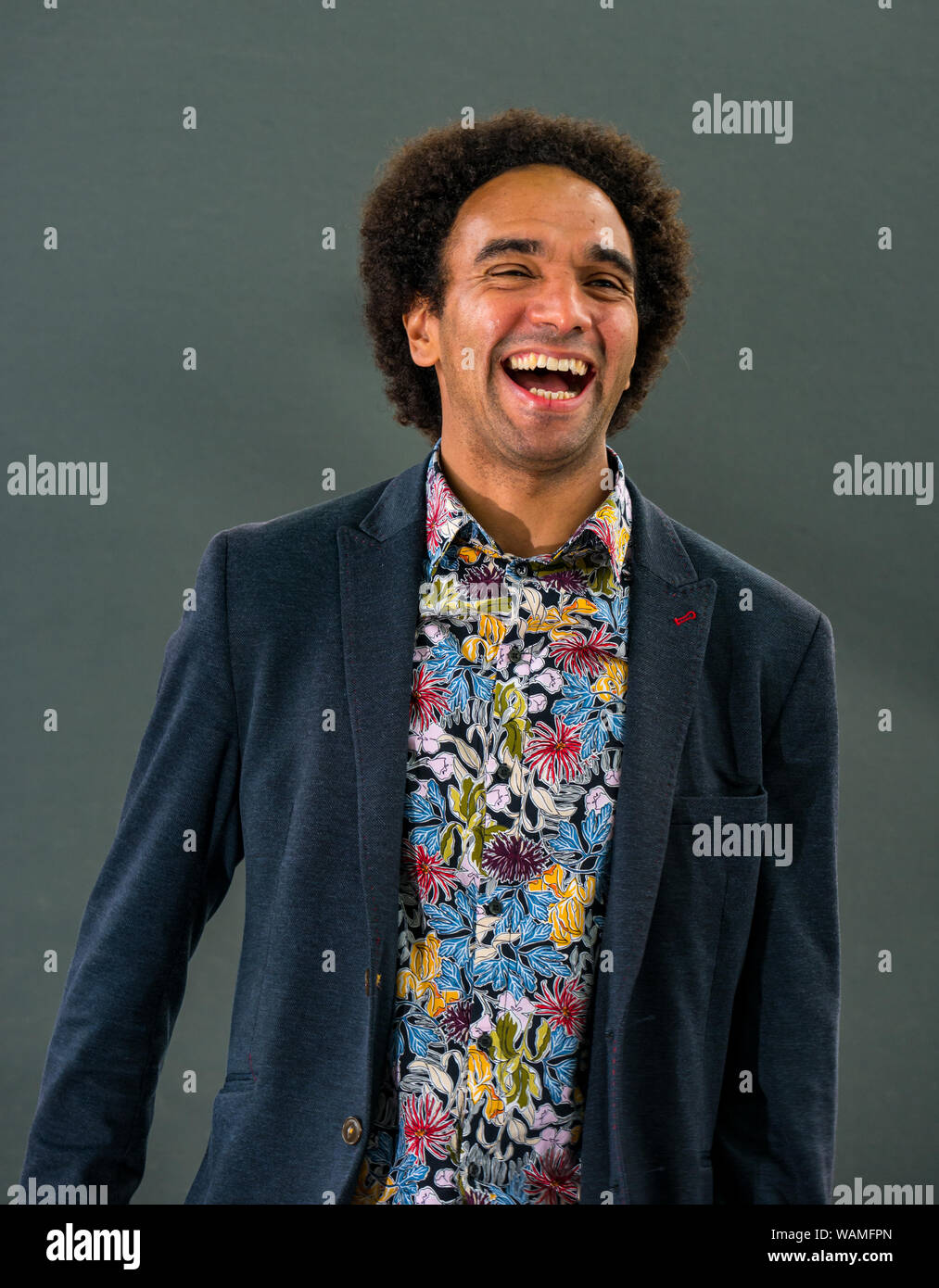 Edimburgo, Scozia, Regno Unito, 21 agosto 2019. Edinburgh International Book Festival. Nella foto: Giuseppe Coelho, premiato poeta, tiene una sessione per i bambini presso il book festival oggi, incoraggiandoli ad affrontare i grandi problemi come la perdita e altre emozioni Foto Stock