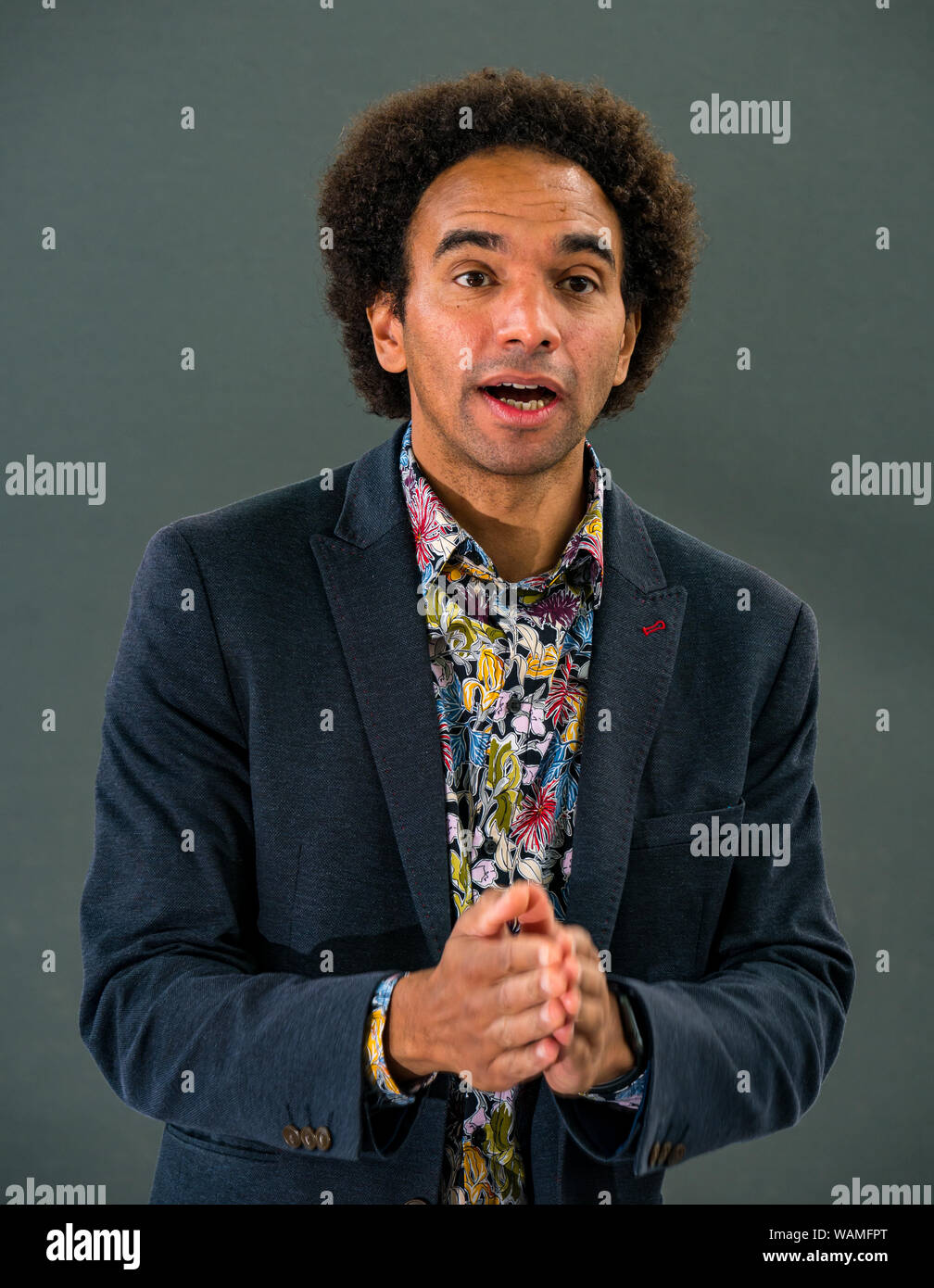 Edimburgo, Scozia, Regno Unito, 21 agosto 2019. Edinburgh International Book Festival. Nella foto: Giuseppe Coelho, premiato poeta, tiene una sessione per i bambini presso il book festival oggi, incoraggiandoli ad affrontare i grandi problemi come la perdita e altre emozioni Foto Stock