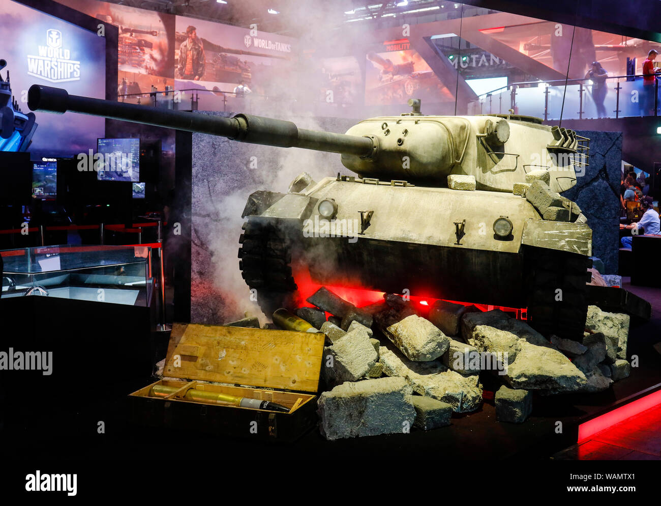 Colonia, nella Renania settentrionale-Vestfalia, Germania - Gamescom, serbatoi presso lo stand del mondo di serbatoi e il mondo di navi da guerra da Wargaming. Koeln, Nordrhein-Westfal Foto Stock