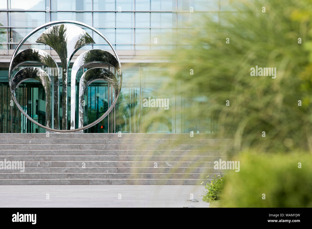 Un logo segno al di fuori della sede di Nu Skin Enterprises di Provo, Utah sulla luglio 29, 2019. Foto Stock