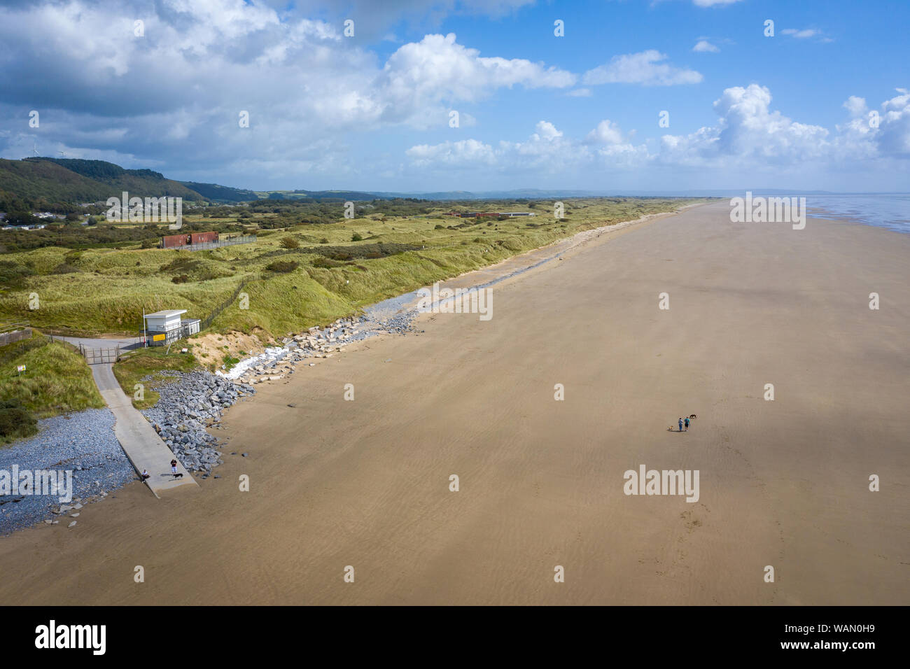 Pendine Sands a 7 miglio di lunghezza di spiaggia sulle rive della baia di Carmarthen Wales UK Europa Foto Stock