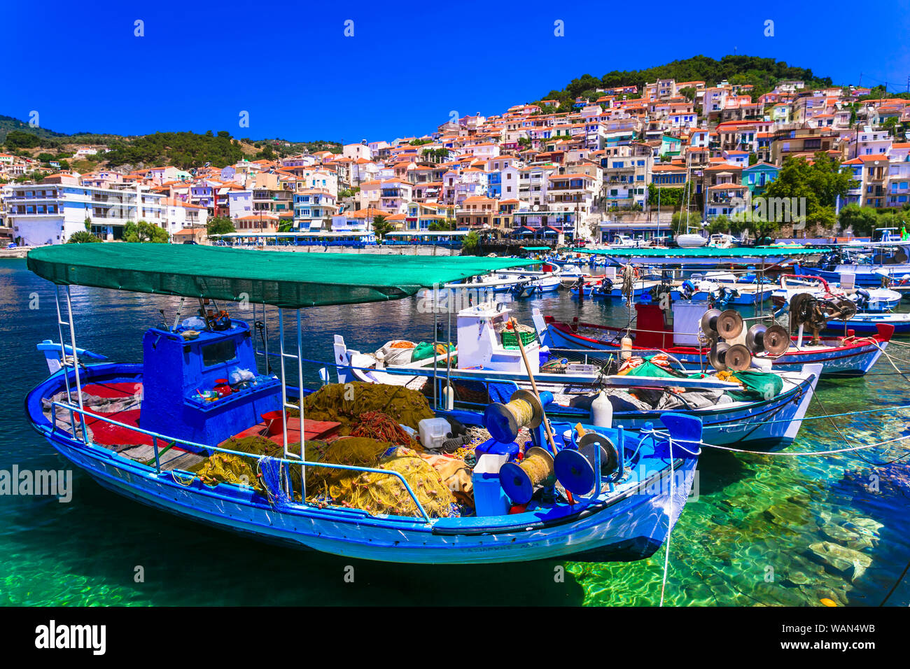 Tradizionale Grecia- bellissimi Lesbo (LESBO) isola. Plomari autentico villaggio di pescatori Foto Stock