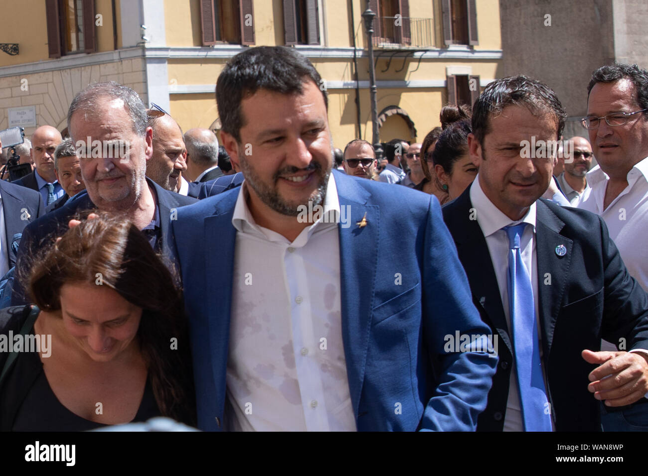 Il Ministro degli Interni, Matteo Salvini visto prima di una conferenza stampa di fronte a Montecitorio a Roma. Foto Stock