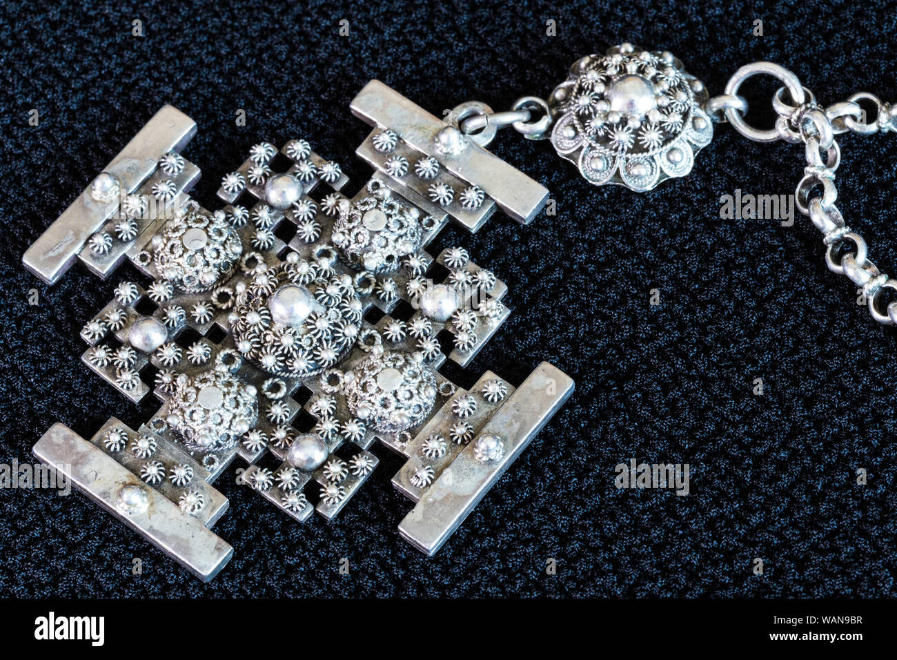 Vintage Sterling Silver Crusader della Collana Croce Still Life Foto Stock