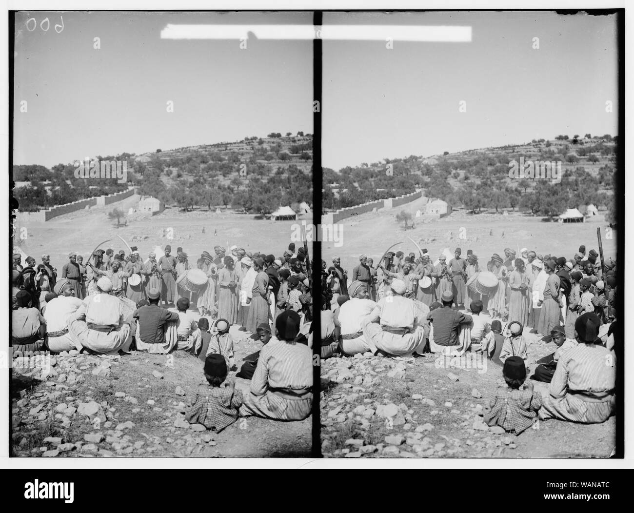 Costumi, caratteri, ecc. Ballo di spada a un matrimonio Foto Stock