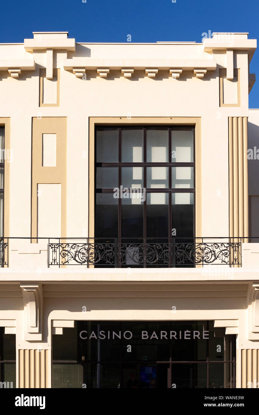 Dettagli di architettura del Casinò Municipale di Biarritz. Questo spazio saluta il Vertice G7 2019 Dal 24 al 26 agosto. Foto Stock
