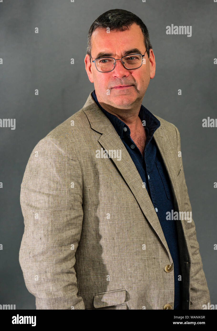 Edinburgh International Book Festival., Scozia, Regno Unito: Mick Herron, romanziere di mistero e thriller e vincitore del premio Dagger Gold dell'associazione dei produttori di crimini per i Dead Lions Foto Stock
