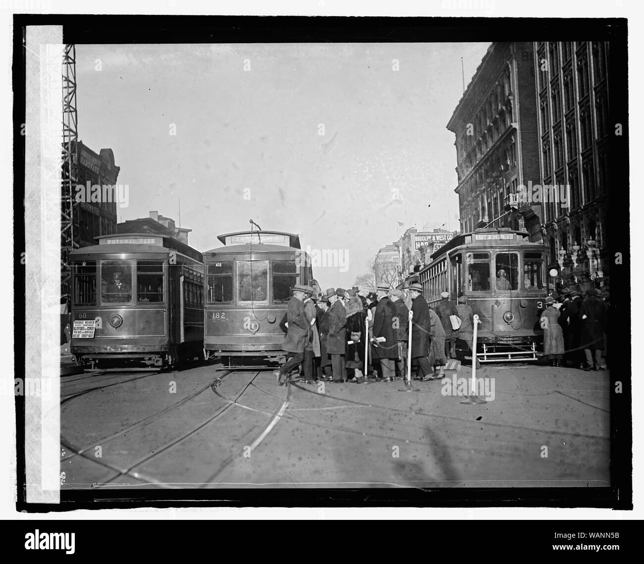 Folla di entrare street car Foto Stock