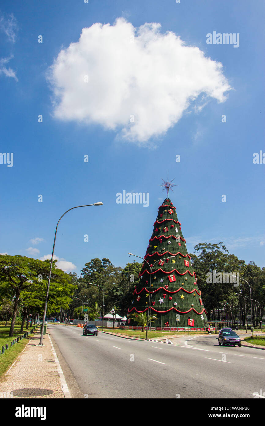 Albero di natale montato, Parco di Ibirapuera, São Paulo, Brasile Foto Stock