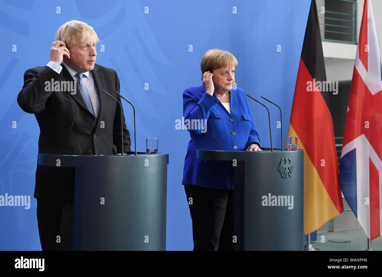 Berlino, Germania. 21 Ago, 2019. Il Cancelliere federale Angela Merkel (CDU) e Boris Johnson, Primo ministro della Gran Bretagna, parlare in una conferenza stampa prima di loro parla nella Cancelleria federale. Credito: Jörg Carstensen/dpa/Alamy Live News Foto Stock