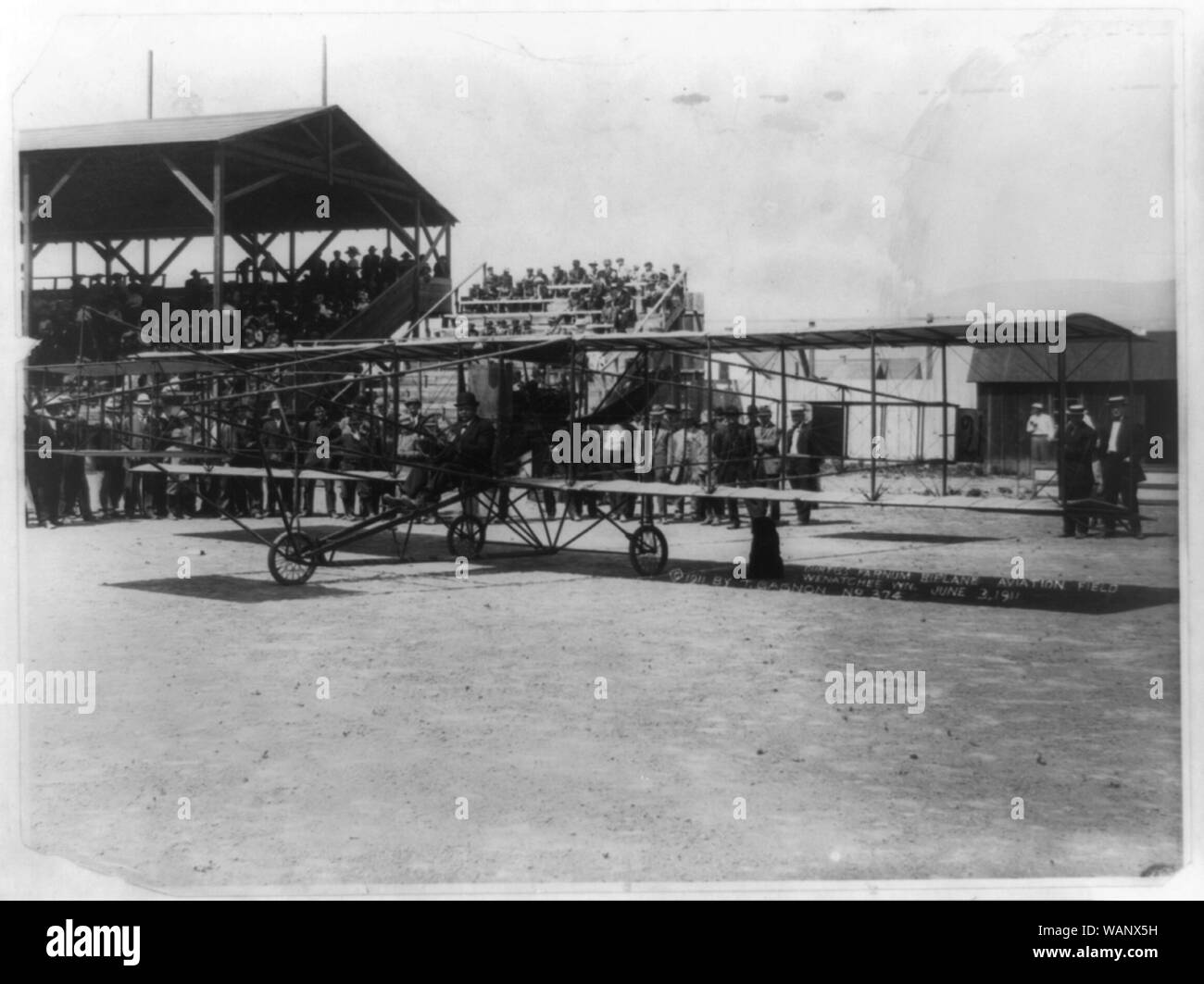 Curtiss Farnum biplano, campo di aviazione, Wenatchee, Washington, 3 giugno 1911 Foto Stock