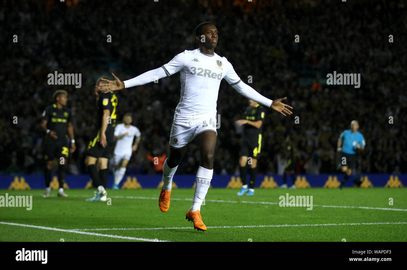 Leeds United Nketiah Eddie punteggio celebra il suo lato del primo obiettivo del gioco durante il cielo di scommessa match del campionato a Elland Road, Leeds. Foto Stock