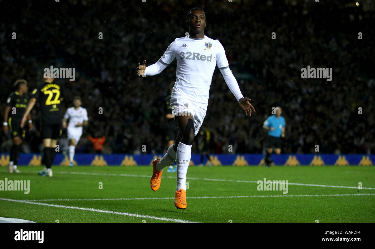 Leeds United Nketiah Eddie punteggio celebra il suo lato del primo obiettivo del gioco durante il cielo di scommessa match del campionato a Elland Road, Leeds. Foto Stock