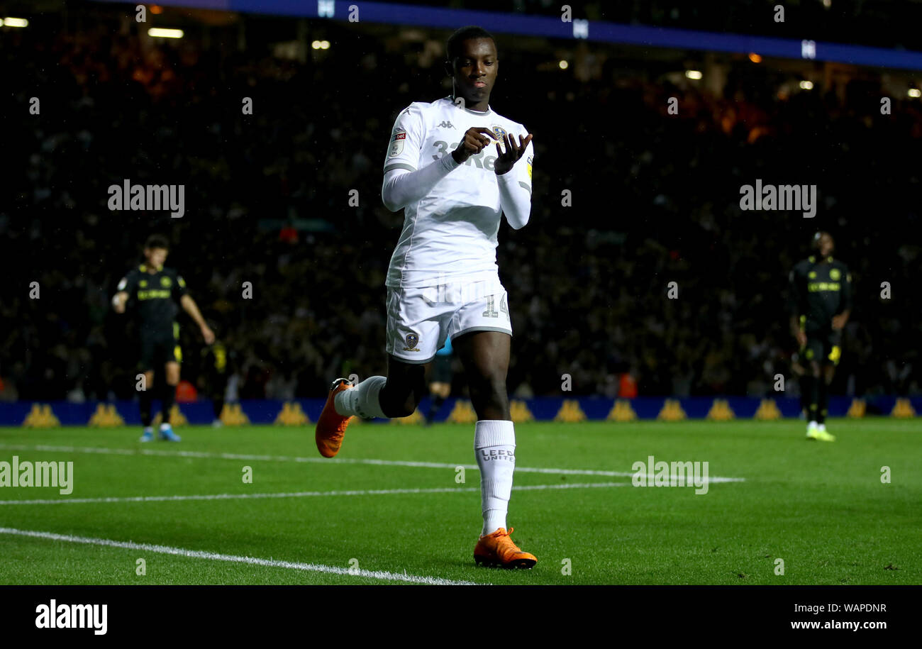 Leeds United Nketiah Eddie punteggio celebra il suo lato del primo obiettivo del gioco durante il cielo di scommessa match del campionato a Elland Road, Leeds. Foto Stock