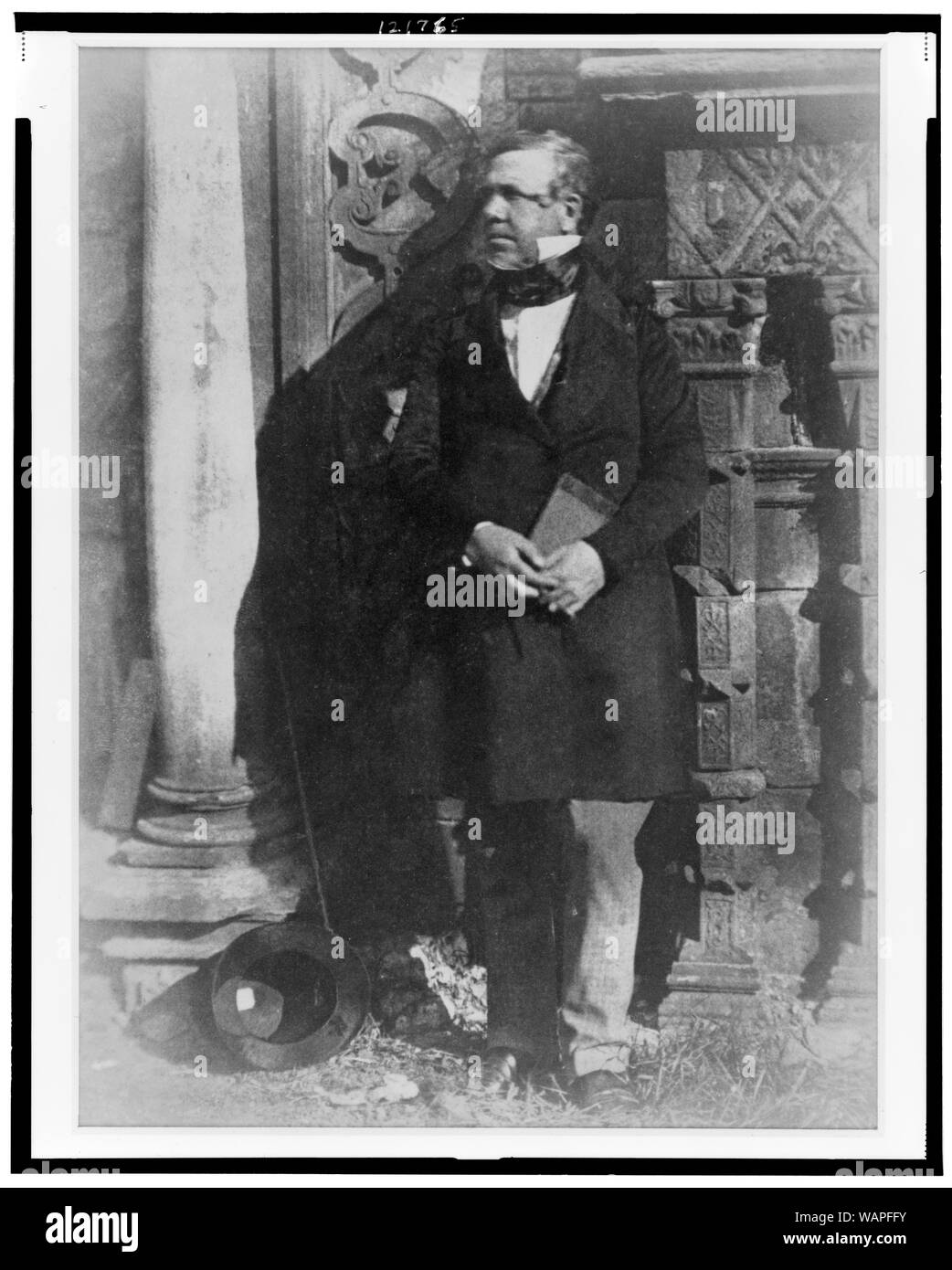 David Roberts, R.A., ritratto a figura intera, in piedi, rivolto verso sinistra Foto Stock