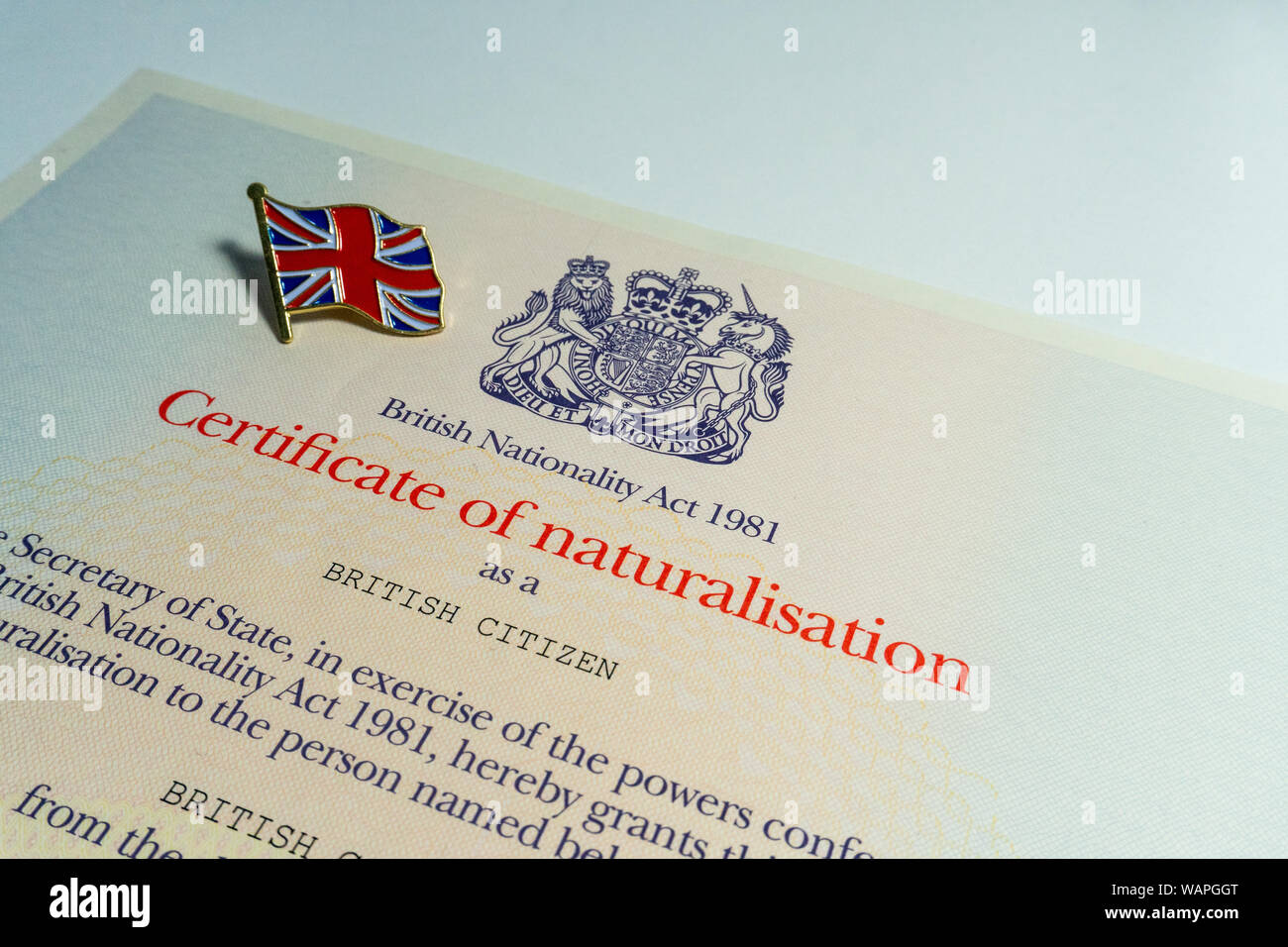 Certificato ufficiale di naturalizzazione assegnato ai nuovi cittadini britannici Foto Stock