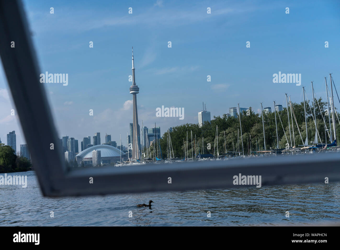 Toronto, Ontario, Canada e le isole vicine da una finestra in barca Foto Stock