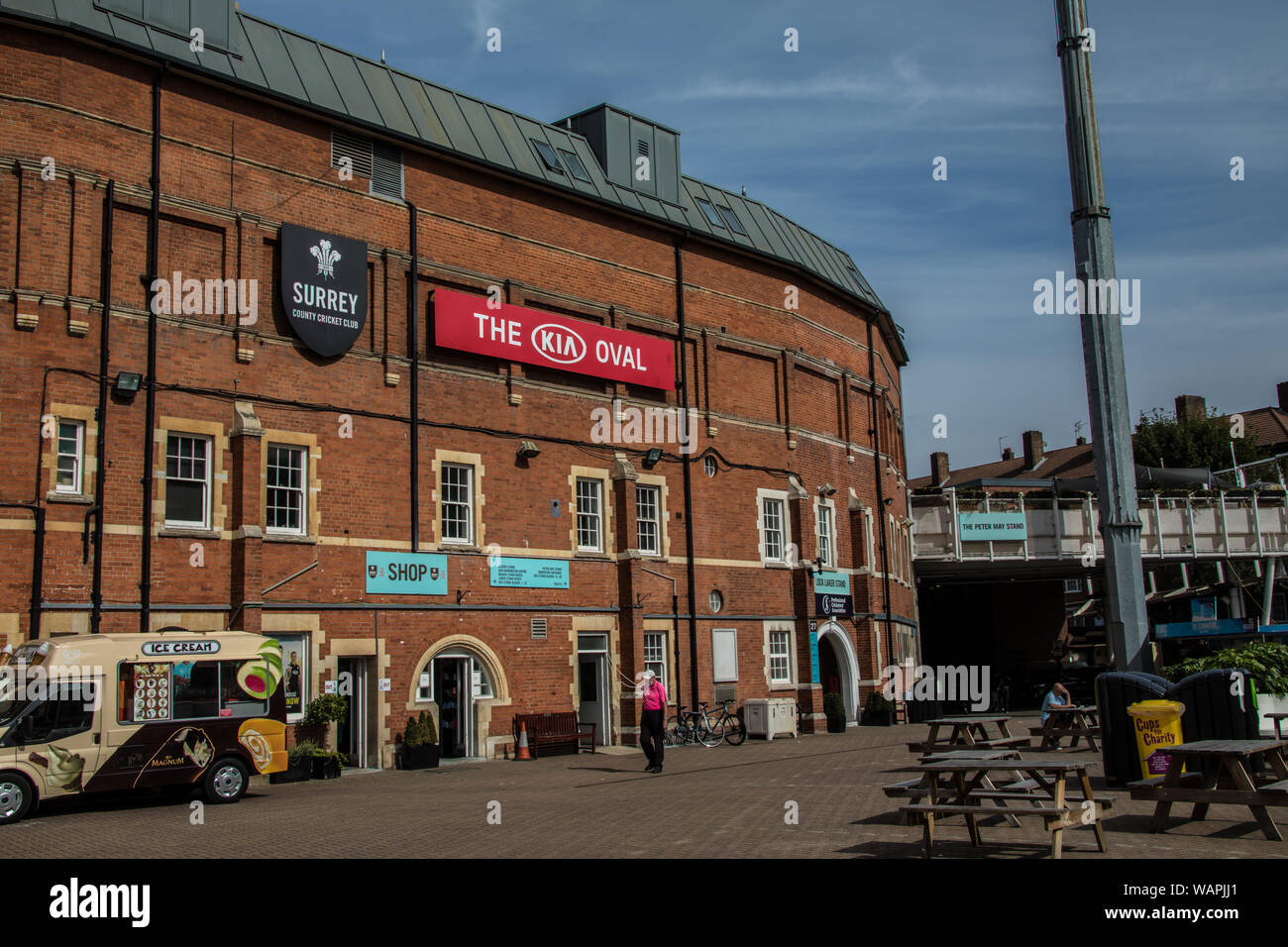 Londra, Regno Unito. 21 Agosto, 2019. L'atrio principale in corrispondenza della parte posteriore della serratura Laker stand presso il Kia home ovale a Surrey Cricket Club come Surrey prendere su Hampshire il giorno 4 della contea di Specsavers partita di campionato. David Rowe/Alamy Live News Foto Stock