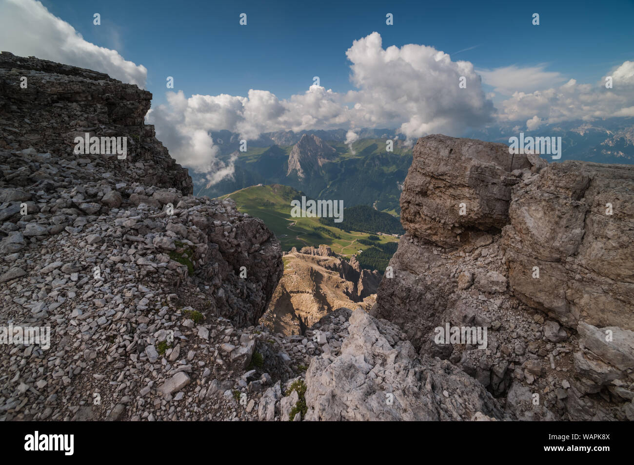 Il Sasso Pordoi, la 'Terrazza delle Dolomiti in Alto Adige, Italia Foto Stock