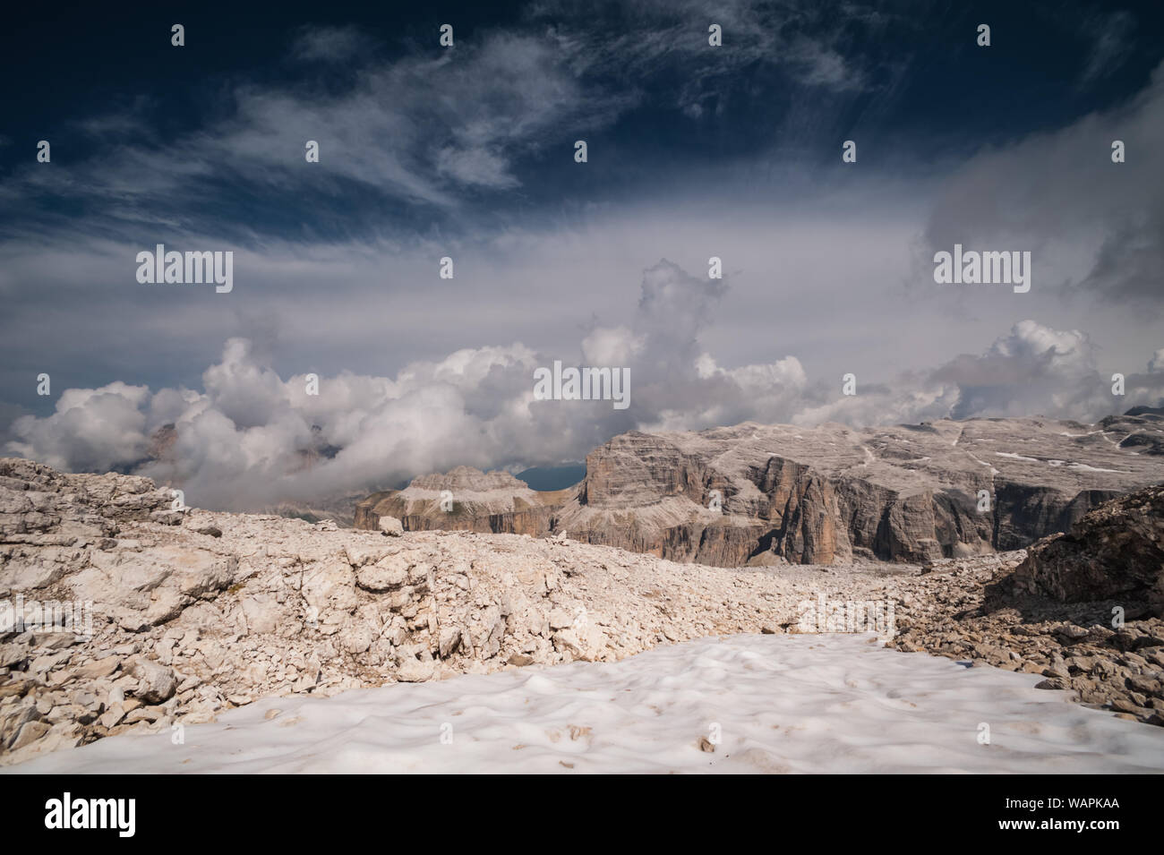 Il Sasso Pordoi, la 'Terrazza delle Dolomiti in Alto Adige, Italia Foto Stock