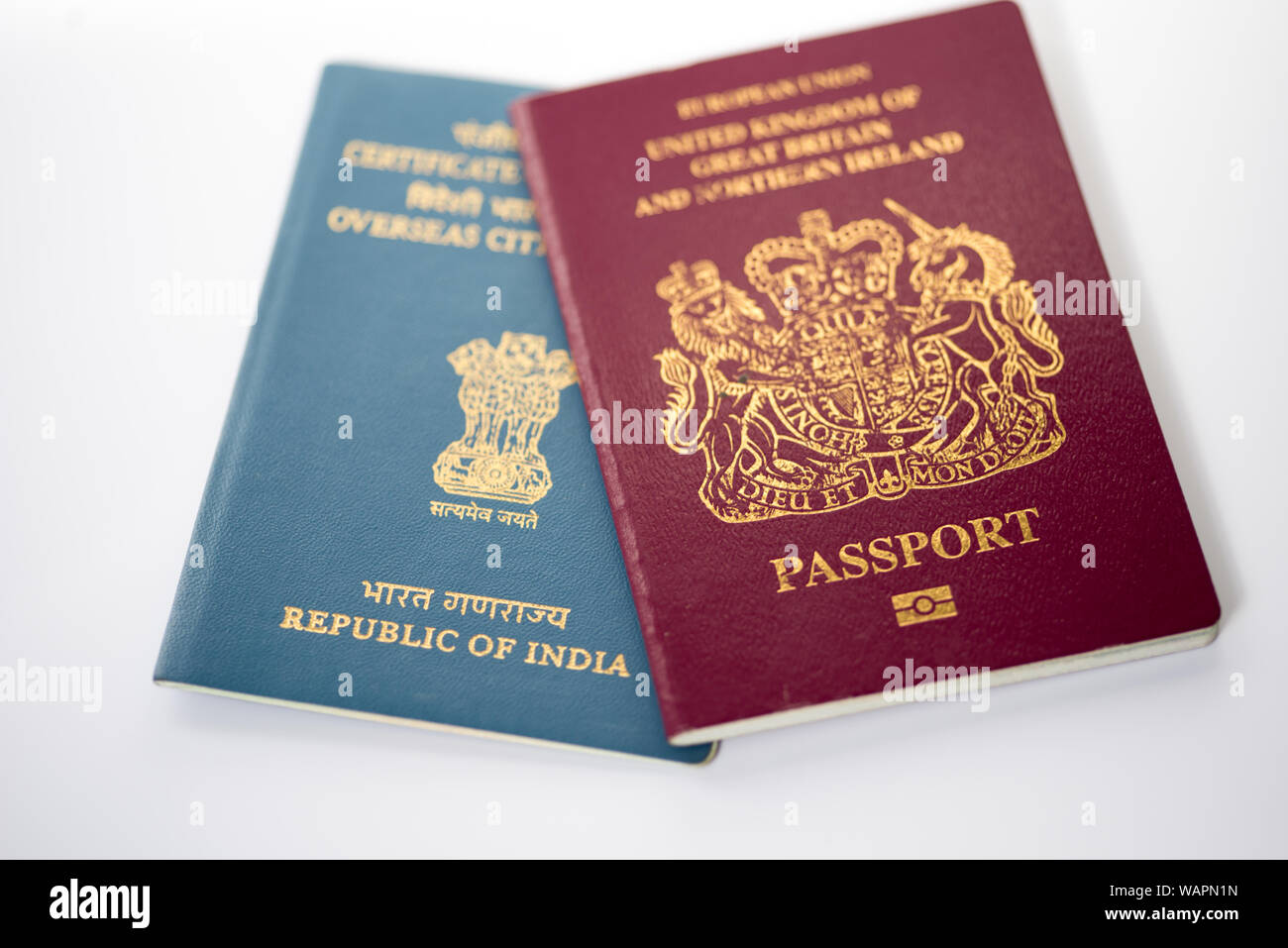Passaporto britannico d'oltremare e cittadinanza dell India documento closeup Foto Stock