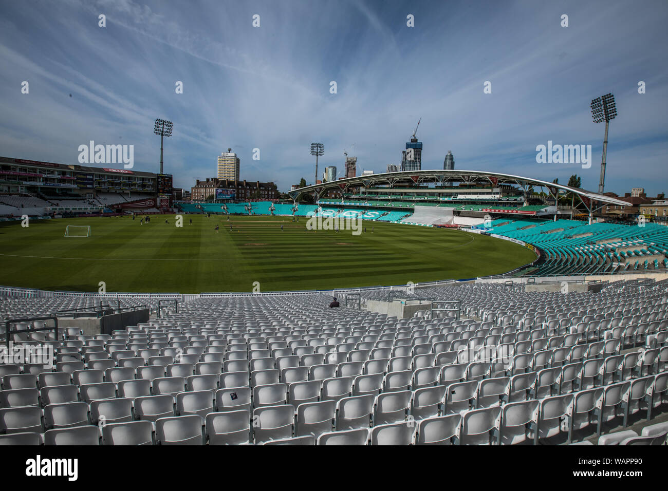 Londra, Regno Unito. 21 Agosto, 2019. La vista da Pietro può riposare guardando l'OCS stand presso il Kia home ovale a Surrey Cricket Club come Surrey prendere su Hampshire il giorno 4 della contea di Specsavers partita di campionato. David Rowe/Alamy Live News Foto Stock
