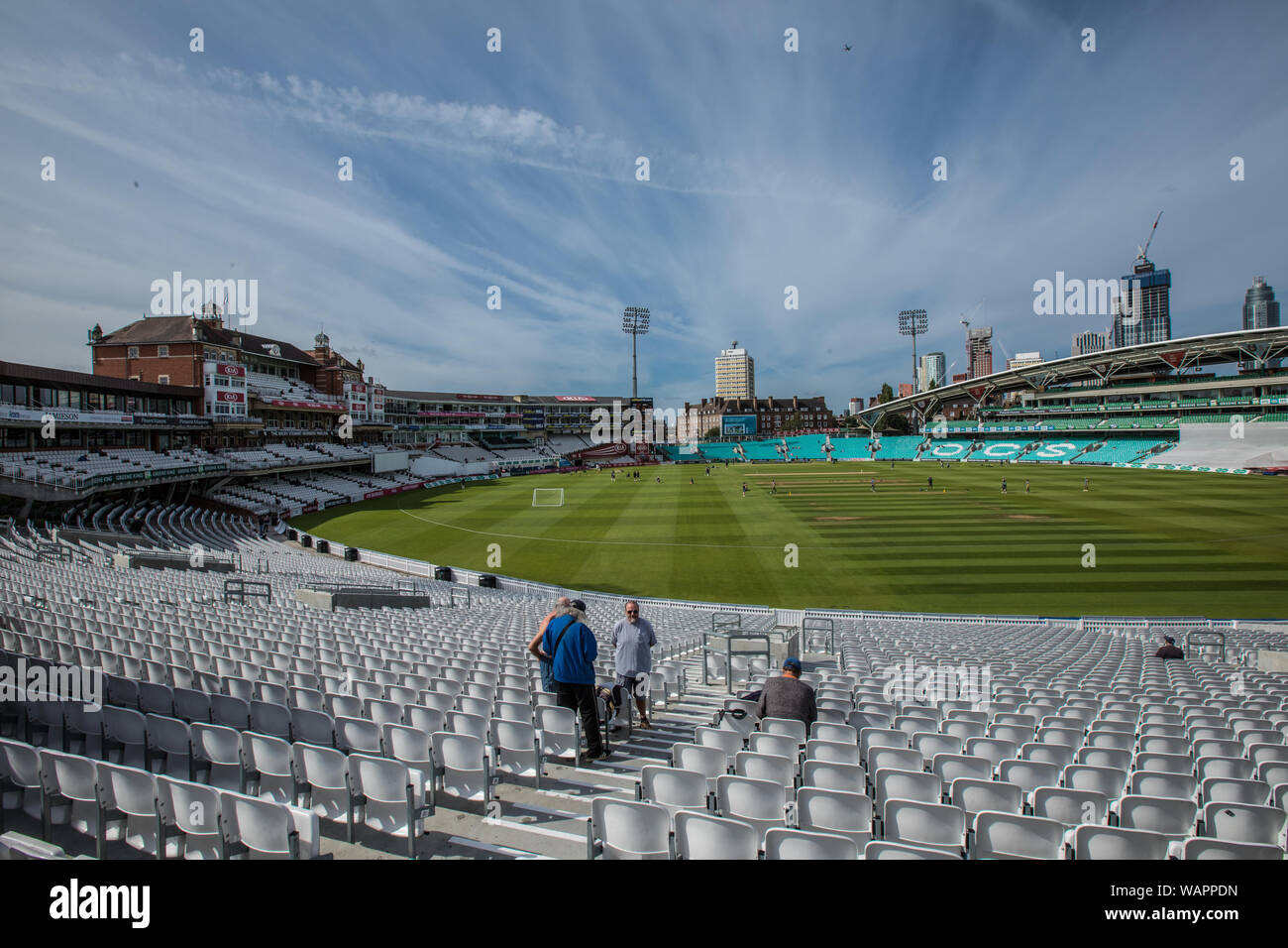 Londra, Regno Unito. 21 Agosto, 2019. La vista del padiglione (sinistra) e il cavalletto di OCS (destra da Pietro può stare alla Kia home ovale a Surrey Cricket Club come Surrey prendere su Hampshire il giorno 4 della contea di Specsavers partita di campionato. David Rowe/Alamy Live News Foto Stock