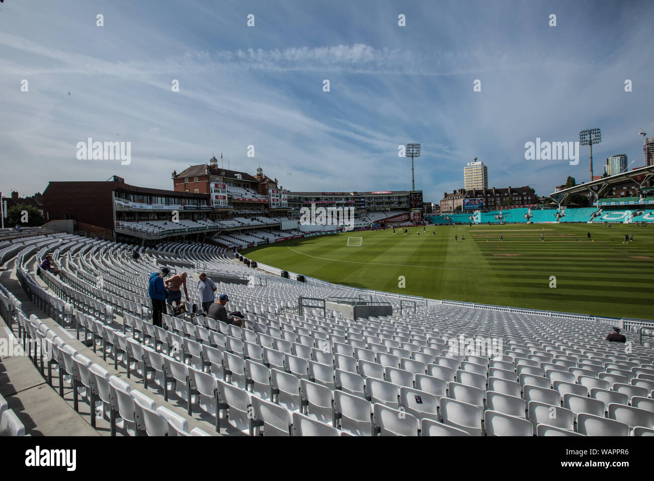 Londra, Regno Unito. 21 Agosto, 2019. La vista del padiglione e la serratura Laker stand da Pietro può stare alla Kia home ovale a Surrey Cricket Club come Surrey prendere su Hampshire il giorno 4 della contea di Specsavers partita di campionato. David Rowe/Alamy Live News Foto Stock